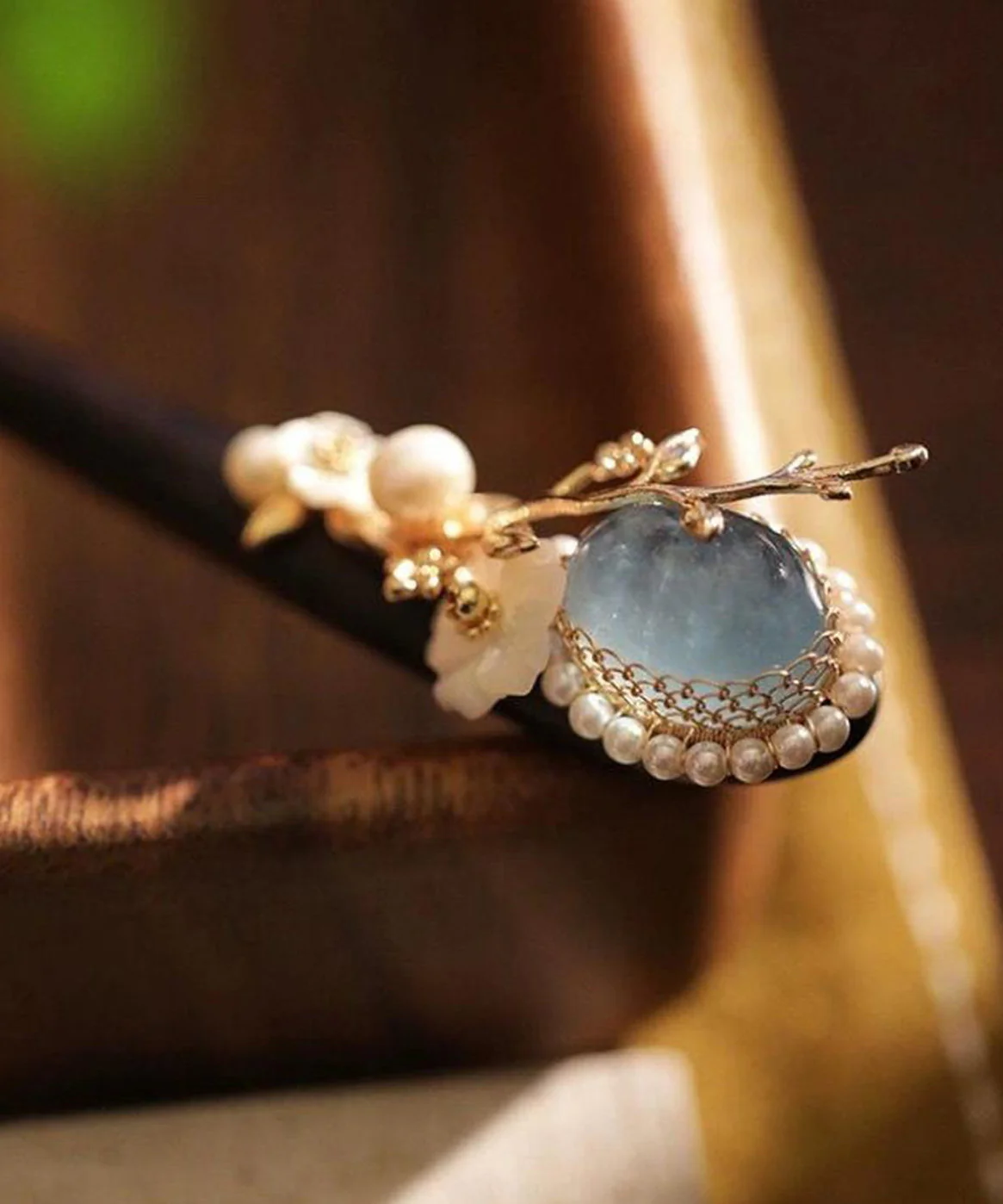 Boutique Blue Wooden Pearl Floral Crystal Hairpin